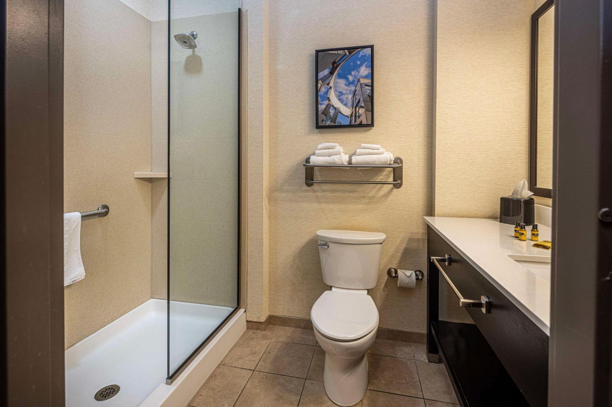 Best Western Plus Franciscan Square Inn & Suites Steubenville Экстерьер фото