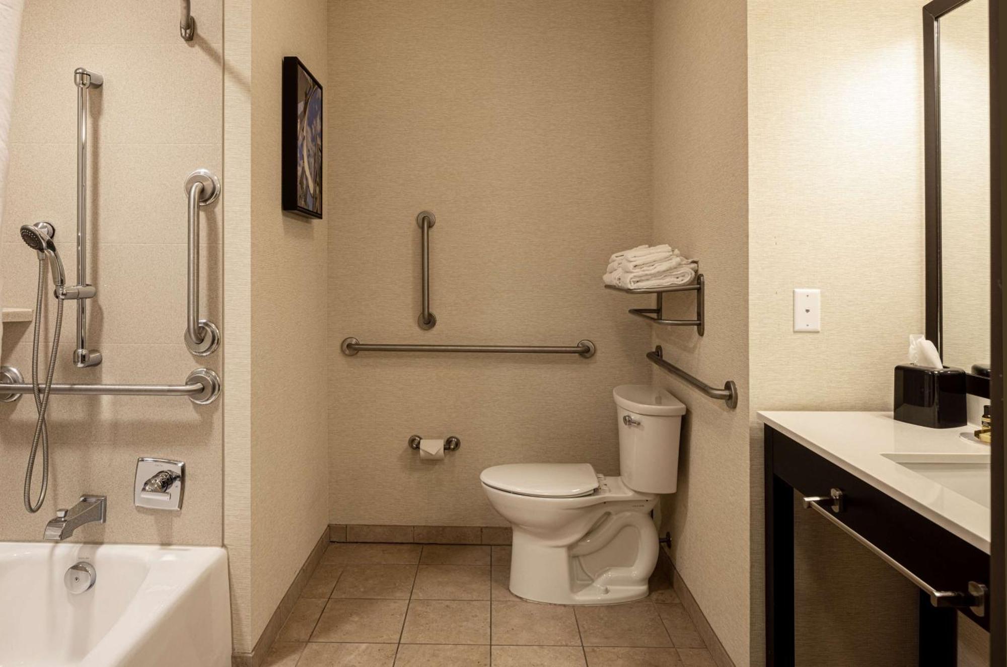Best Western Plus Franciscan Square Inn & Suites Steubenville Экстерьер фото