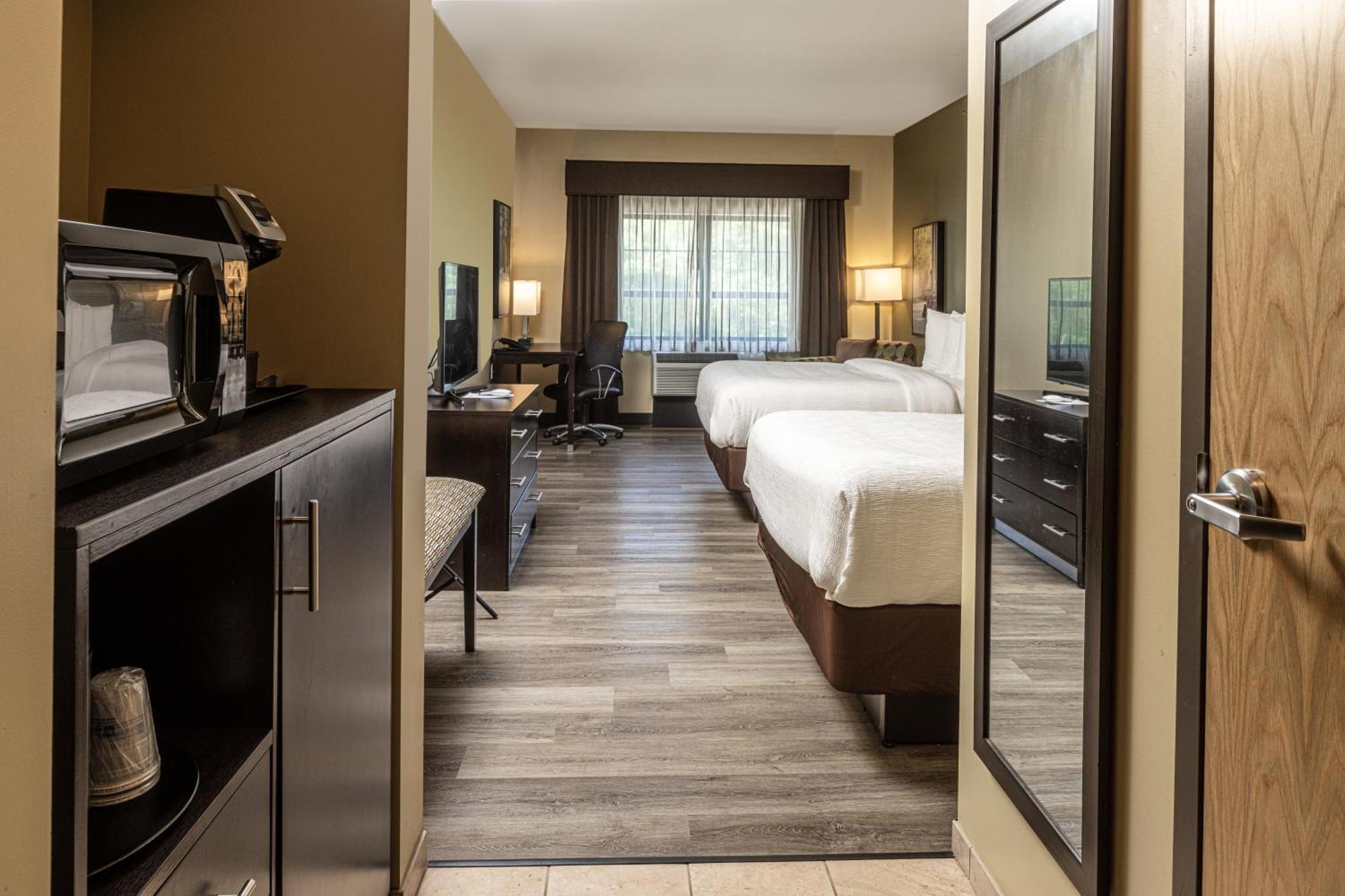 Best Western Plus Franciscan Square Inn & Suites Steubenville Экстерьер фото