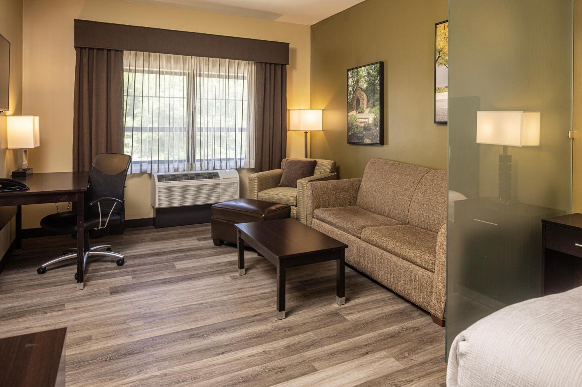 Best Western Plus Franciscan Square Inn & Suites Steubenville Экстерьер фото