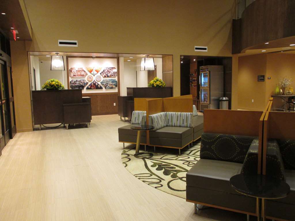 Best Western Plus Franciscan Square Inn & Suites Steubenville Интерьер фото