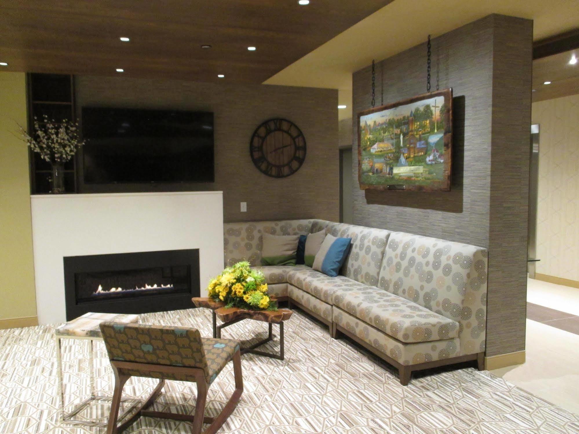 Best Western Plus Franciscan Square Inn & Suites Steubenville Экстерьер фото