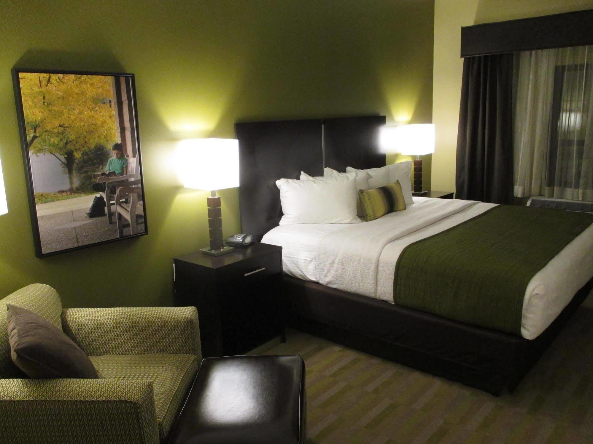 Best Western Plus Franciscan Square Inn & Suites Steubenville Экстерьер фото