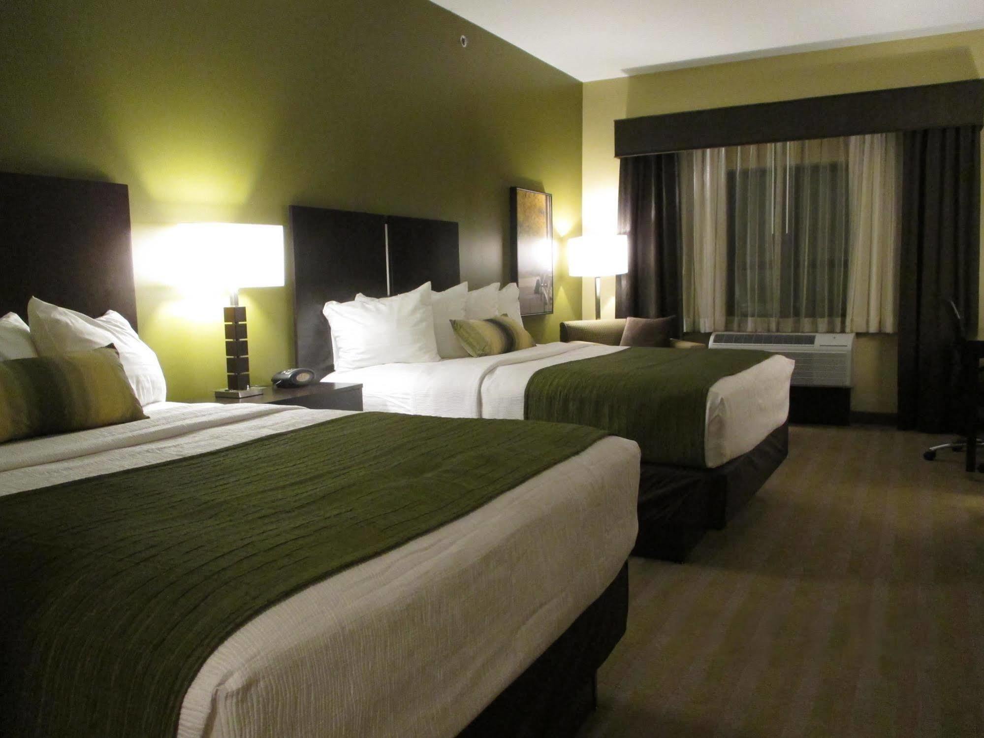 Best Western Plus Franciscan Square Inn & Suites Steubenville Экстерьер фото