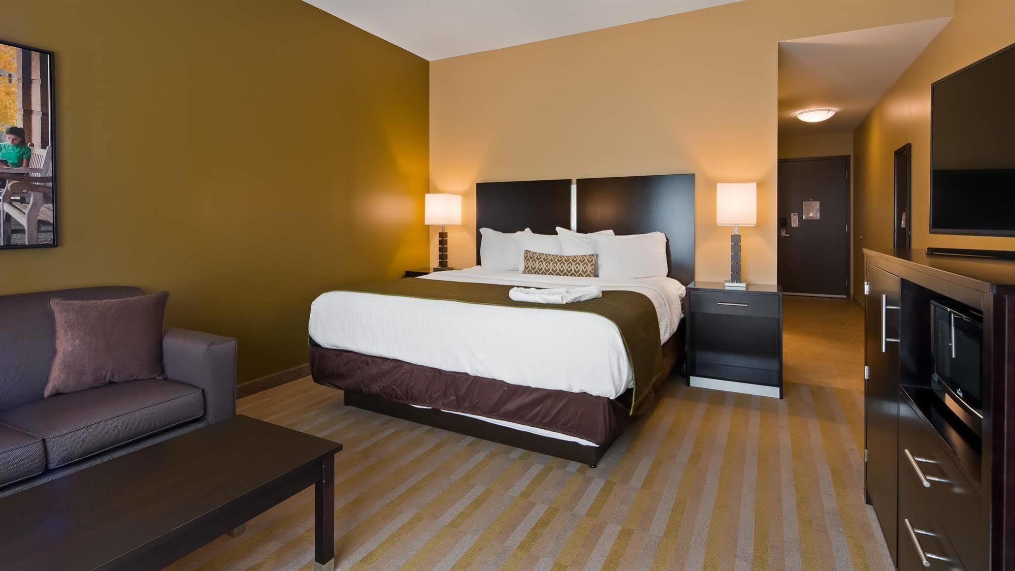Best Western Plus Franciscan Square Inn & Suites Steubenville Экстерьер фото